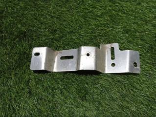 Запчасть кронштейн правый Land Rover Velar 2019