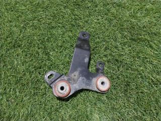 Запчасть кронштейн насоса Porsche Cayenne Turbo coupe 2020