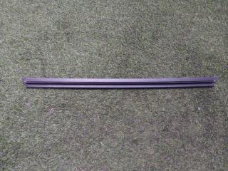 Уплотнитель стекла двери задний Volkswagen Touareg 2012