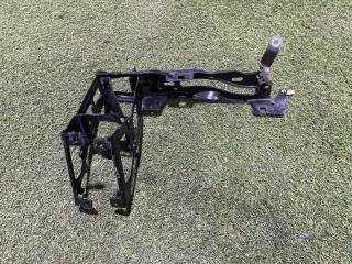 Кронштейн правый BMW 3-Series 2018