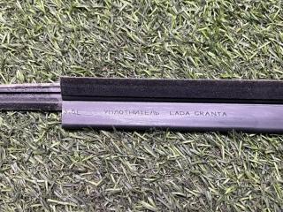 Уплотнитель стекла двери задний левый Granta