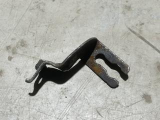 Запчасть кронштейн передний правый Land Rover Velar 2019