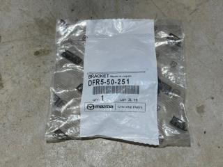 Запчасть кронштейн бампера задний Mazda CX-5