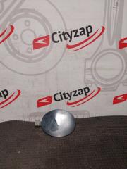 Фото запчасти лючок бензобака SUBARU R2 2007 контрактная запчасть Запчасть лючок бензобака SUBARU R2 2007