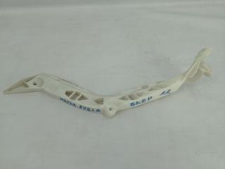 Запчасть крепление бампера заднее правое Mazda Axela