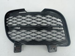 Накладка противотуманной фары передняя правая Toyota Hiace 2004-2007