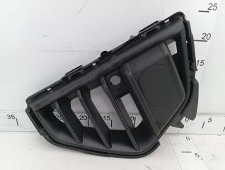 Накладка противотуманной фары правая Nissan NV350 Caravan