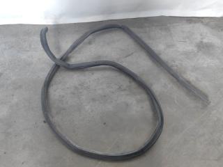 Запчасть уплотнитель капота Volkswagen Touareg