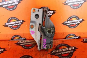 Запчасть крепление капота NISSAN AD