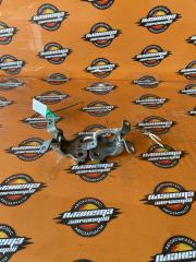 Запчасть крепление двери переднее левое TOYOTA DUET