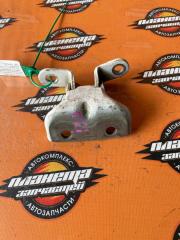 Запчасть крепление двери переднее левое HYUNDAI I30