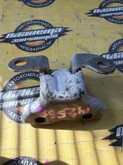 Запчасть крепление двери переднее левое TOYOTA MARK II