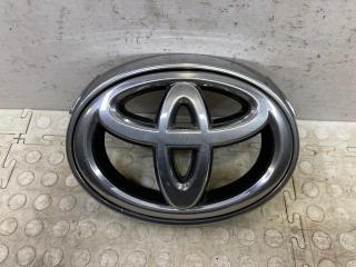 Запчасть эмблема передняя Toyota Camry 2014-2018