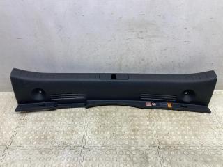 Запчасть кожух замка багажника Genesis G70 2018