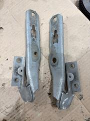 Фото запчасти кронштейн капота AUDI A4 2004 Б/У запчасть Запчасть кронштейн капота AUDI A4 2004