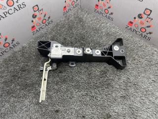 Запчасть кронштейн передний правый Infiniti Q50