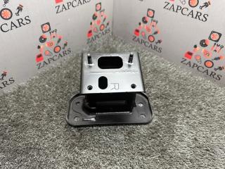 Запчасть кронштейн передний правый Infiniti Q50