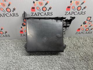 Запчасть крышка блока управления двигателем Mazda 3