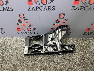 Запчасть кронштейн левый Audi A6