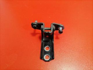 Фото запчасти петля двери нижняя задняя левая Mitsubishi Lancer 2006 Б/У запчасть Запчасть петля двери нижняя задняя левая Mitsubishi Lancer 2006