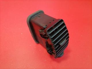 Дефлектор воздушный правый Nissan Navara 2008