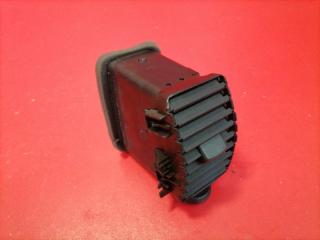 Дефлектор воздушный левый Nissan Navara 2008