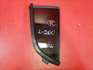 Стекло двери неопускное заднее правое Mitsubishi L200