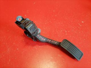 Запчасть педаль газа Mazda Demio 2006