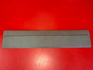Накладка багажника Toyota Land Cruiser 2008 Б/У Накладка багажника Toyota Land Cruiser 2008