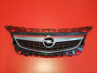 Решетка радиатора Opel Astra 2011