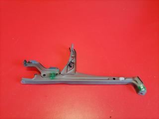 Планка замка капота Toyota Avensis 2004