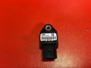 Запчасть датчик airbag правый Toyota Avensis 2003
