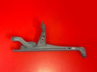 Планка замка капота Toyota Avensis 2003