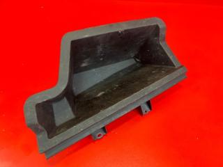 Запчасть ящик в багажник правый Toyota Avensis 2003