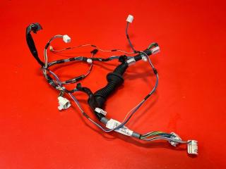 Запчасть проводка двери передняя правая Toyota Avensis 2003