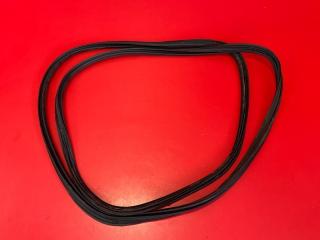 Запчасть уплотнитель двери багажника Toyota Avensis 2005