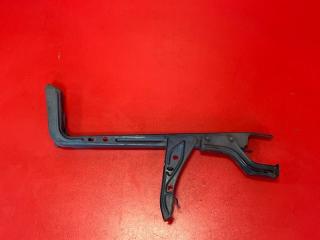 Планка замка капота Toyota Avensis 2003