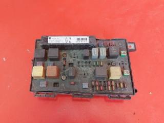 Блок предохранителей подкапотный Opel Astra 2004