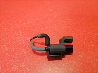 Фото запчасти вакуумный клапан Chevrolet Cruze 2012 Б/У запчасть Запчасть вакуумный клапан Chevrolet Cruze 2012