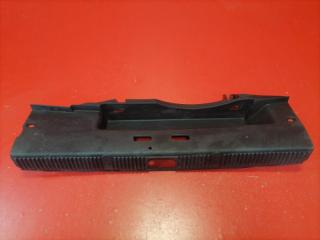 Фото запчасти накладка замка багажника Skoda Fabia 2008 Б/У запчасть Запчасть накладка замка багажника Skoda Fabia 2008