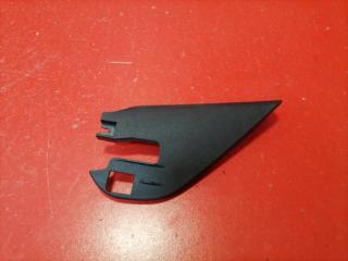 Фото запчасти уголок двери внутренний передний левый Skoda Fabia 2008 Б/У запчасть Запчасть уголок двери внутренний передний левый Skoda Fabia 2008