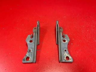 Фото запчасти петля капота Hyundai H1 2007 Б/У запчасть Запчасть петля капота Hyundai H1 2007