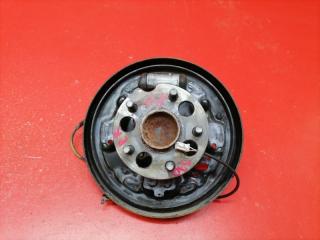 Тормозной щит задний правый Toyota Isis 2010