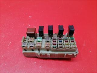 Блок предохранителей подкапотный Toyota Camry 2001