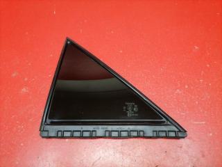 Стекло двери неопускное заднее левое Toyota Camry 2001