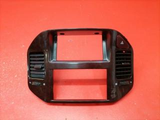 Дефлектор торпедо центральный Mitsubishi Pajero 2000