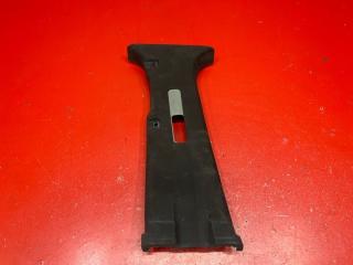 Накладка центральной стойки верхняя левая Nissan Armada 2003