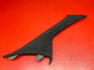 Накладка стойки кузова верхняя передняя правая Nissan Armada 2003