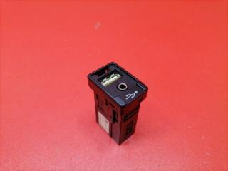 Разъем USB Toyota Hilux 2013