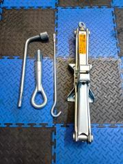 Фото запчасти домкрат Nissan Juke контрактная запчасть Запчасть домкрат Nissan Juke